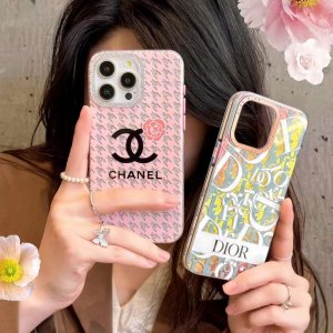 大人気 贅沢 ブランド CHANEL / シャネル iPhone 15/15 Pro/15 Pro Max/14 Pro/14 Pro Max/13/13 Pro/13 Pro Max/12 pro max ケース 芸能人愛用[#case20240806]